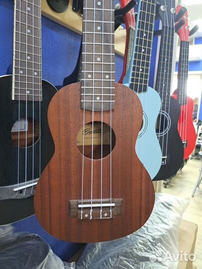 Укулеле сопрано красное дерево