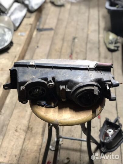 Правая фара Mitsubishi colt