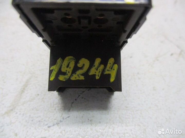 Кнопка стеклоподъемника Kia Sorento 2 (XM)