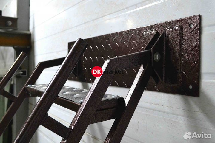 Лестница в подвал, погреб, гараж