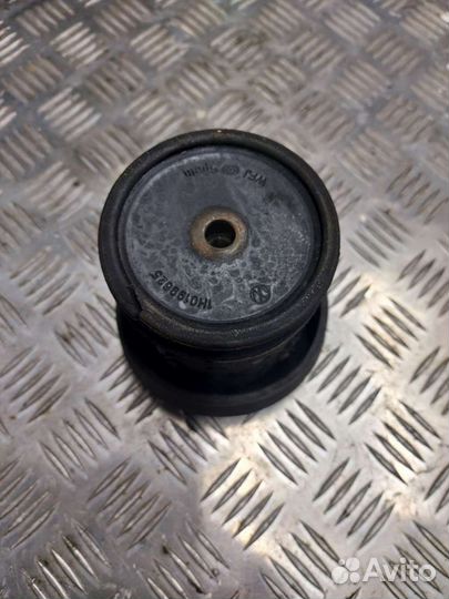 Подушка двигателя Volkswagen Passat B3 1H0199611,1
