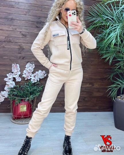 Костюм спортивный