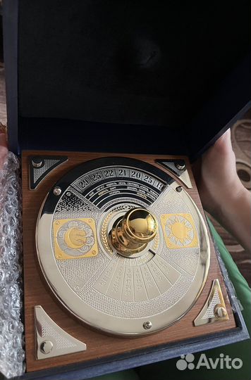 Антиквариат «вечный календарь»