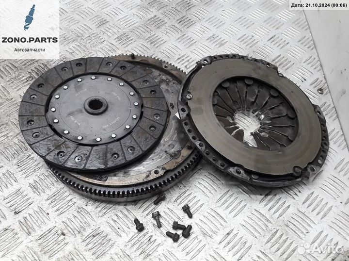Маховик 03L105266CD на Skoda Roomster