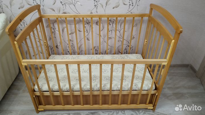 Кроватка-маятник из массива