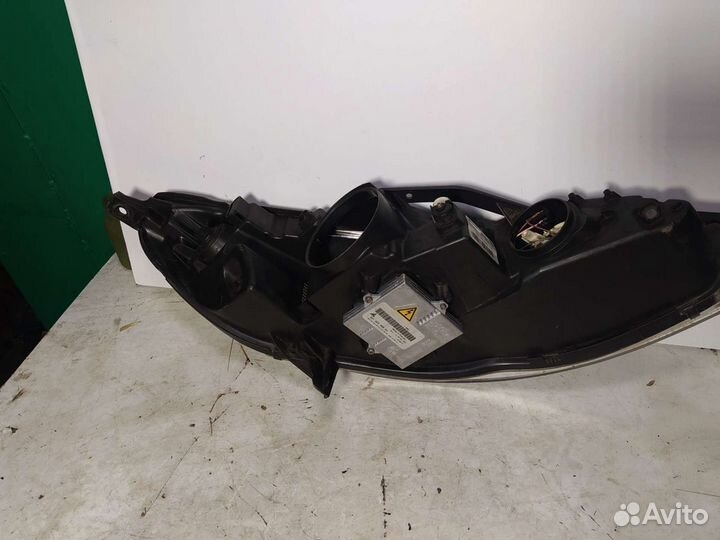 Левая фара Peugeot 407