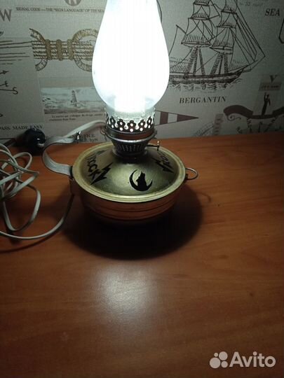 Лампа настольная