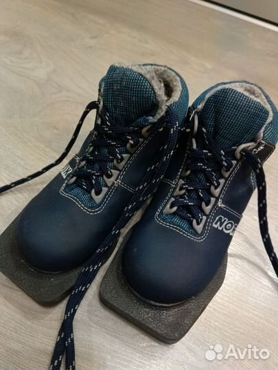 Лыжные ботинки