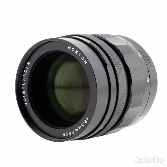 Voigtlaender Nokton 42.5mm f/0.95 MFT