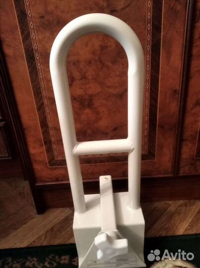 Поручень для ванной