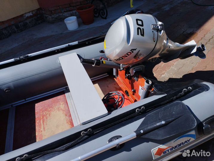 Лодка Stingray 360,мотор Honda