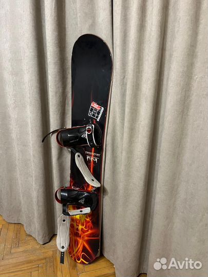 Сноуборд с ботинками