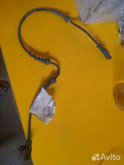 Датчик передний abs largus.logan sandero