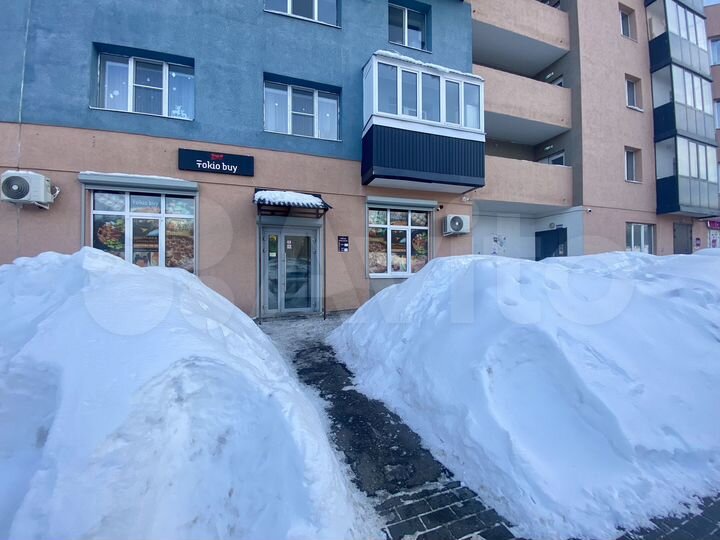 Торговое помещение, кабинетная планировка с окнами