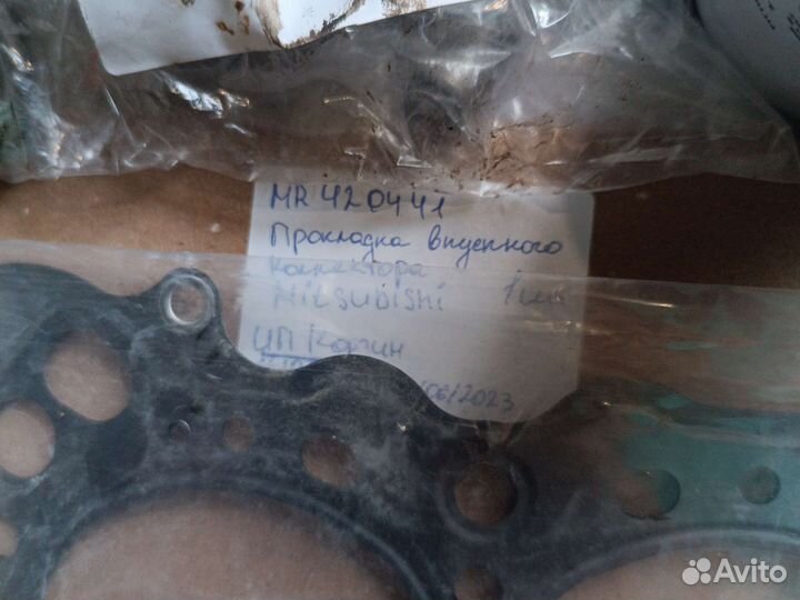 Комплект прокладок двигателя 4G18