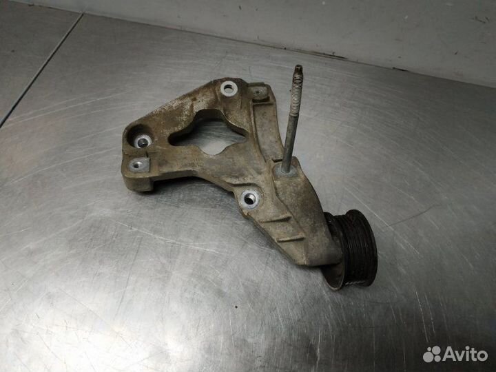 Кронштейн компрессора кондиционера Jeep Grand