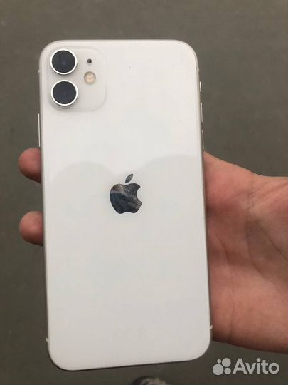 Телефон iPhone 11