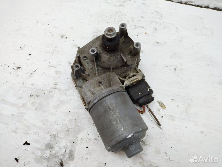 Моторчик стеклоочистителя передний Volkswagen