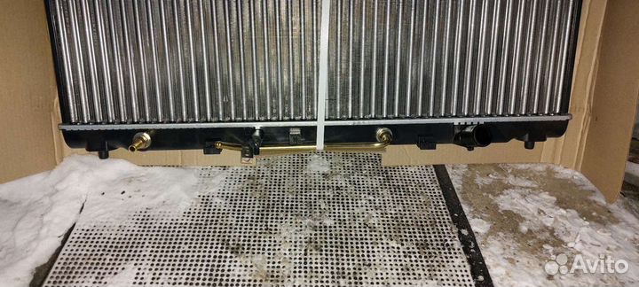 Тойота Камри В50 радиатор охлаждения 1640036250