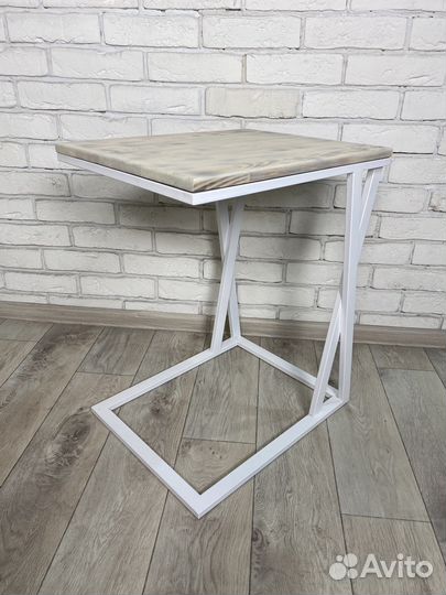 Придиванный столик