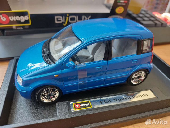 Коллекционная модель fiat Nuova Panda 1:24