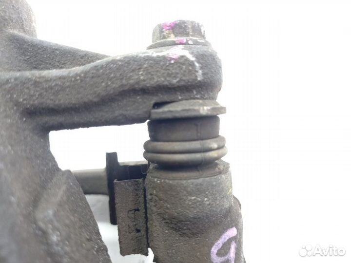 Суппорт передний правый Toyota Avensis AZT250