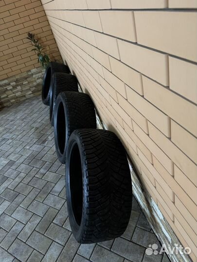 Michelin X-Ice 245/40 R19 и 265/35 R19 98H