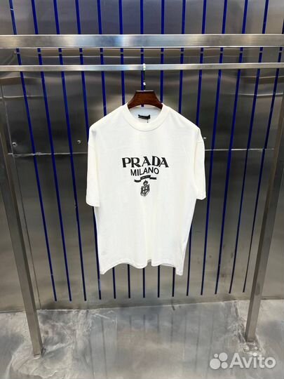 Футболка Prada