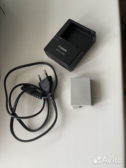 Зеркальный фотоаппарат canon 650d с аксессуарами