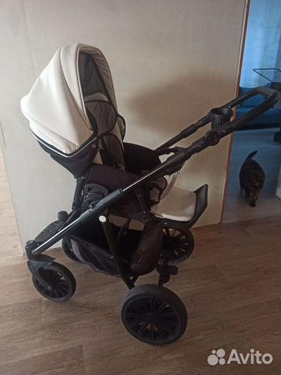 Белая коляска DeLorean 3 в 1 экокожа