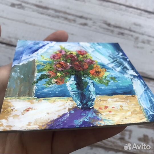 Картина маслом миниатюра Розы на окне