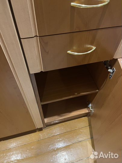 Шкаф и компьютерный стол в детскую