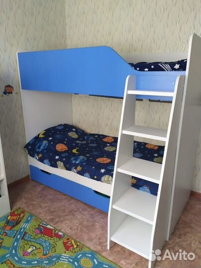Двухъярусная кровать