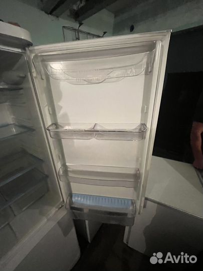 Холодильник indesit в хорошем состоянии