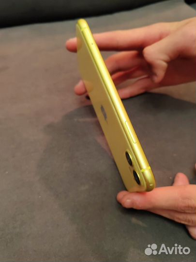 Телефон iPhone 11