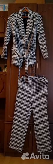 Продам костюм женский одевался один раз
