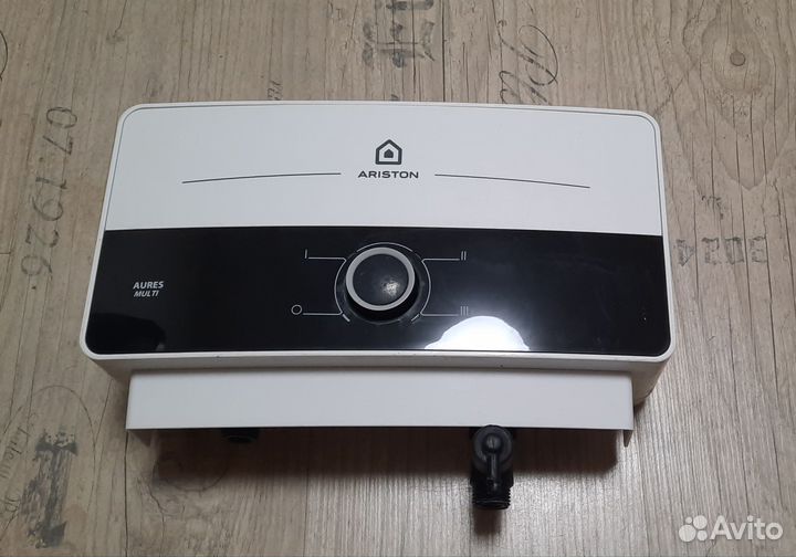 Обогреватель для воды проточный Ariston