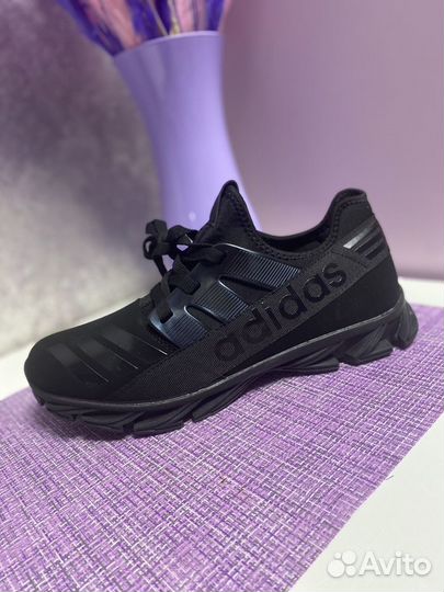 Кроссовки adidas