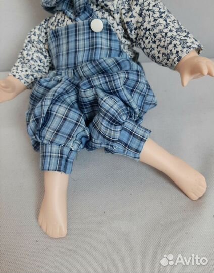 Кукла фарфоровая коллекционная мальчик