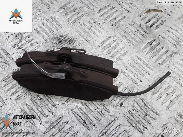 Колодки тормозные передние Volkswagen Passat B5