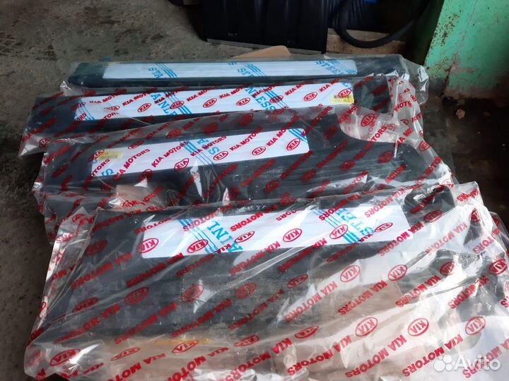 Накладки порогов Kia Mohave