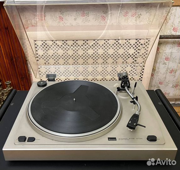 Виниловый проигрыватель