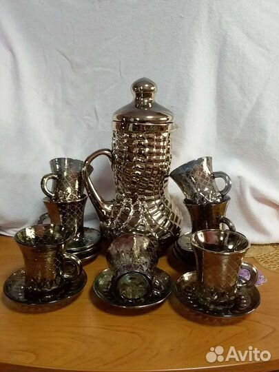 Графин с чашками