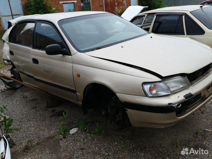Таёта карина Toyota Carina
