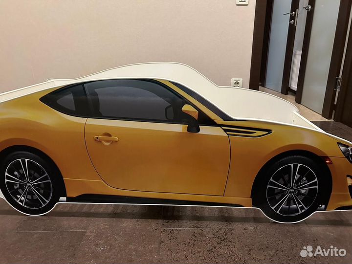 Детская кровать-машинка