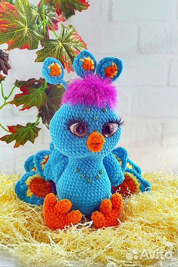 Вязанная игрушка ручной работы Павлин