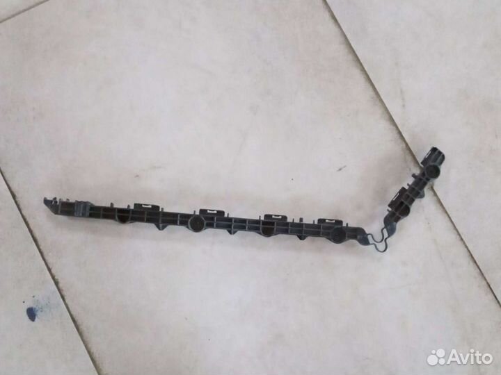 Крепление заднего бампера левое Toyota Camry V50