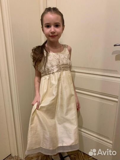 Платье нарядное на девочку 140