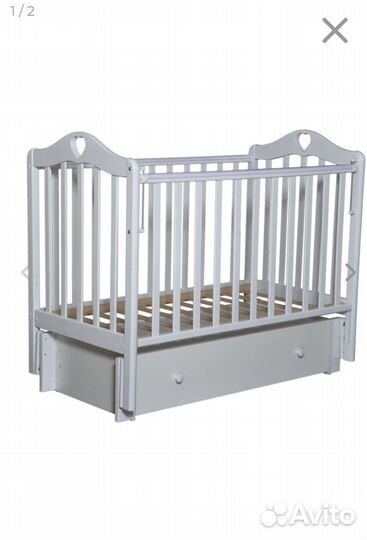 Детская кроватка с маятником