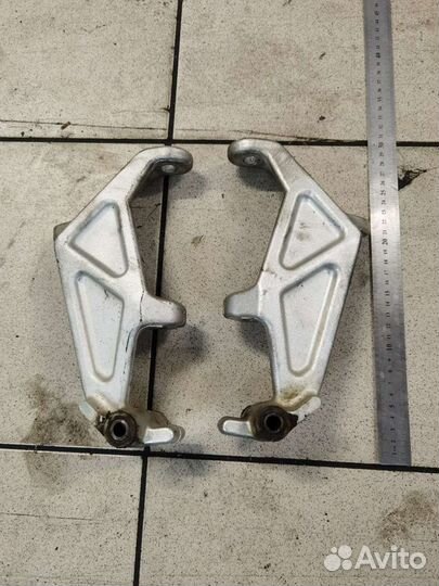 Кулак поворотный brp ski-doo mxz 600rs